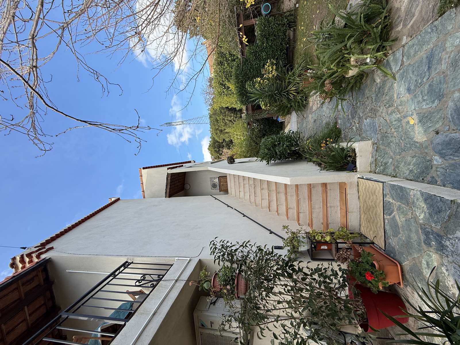 Linguizzetta, villa T4, bord de mer, située à quelques mètres de la plage, 66 m², en R+1, terrasse 45 m² vue mer, terrain clos 230 m².