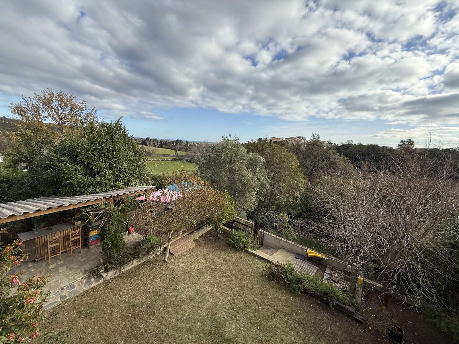 Linguizzetta, villa T4, bord de mer, située à quelques mètres de la plage, 66 m², en R+1, terrasse 45 m² vue mer, terrain clos 230 m².