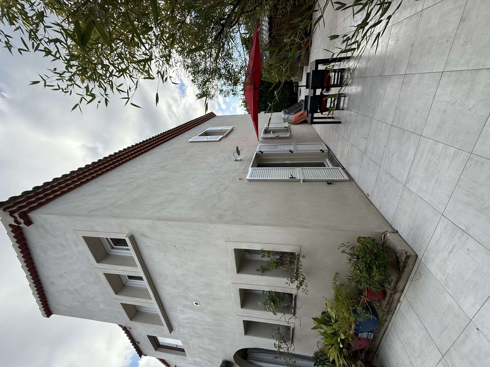 Linguizzetta, villa T4, bord de mer, située à quelques mètres de la plage, 66 m², en R+1, terrasse 45 m² vue mer, terrain clos 230 m².